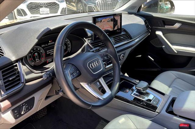 Photo of 2023 Mythos Black Metallic Audi Q5