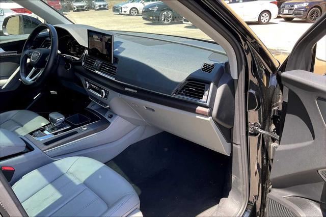 Photo of 2023 Mythos Black Metallic Audi Q5