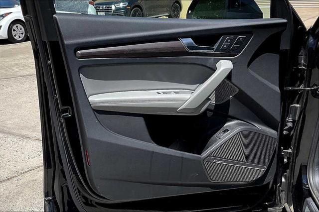 Photo of 2023 Mythos Black Metallic Audi Q5