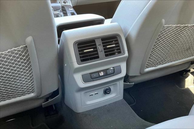 Photo of 2023 Mythos Black Metallic Audi Q5