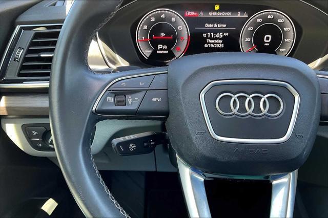 Photo of 2023 Mythos Black Metallic Audi Q5