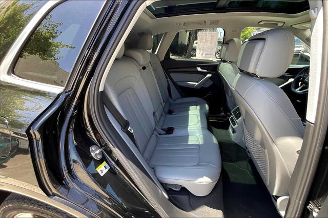Photo of 2023 Mythos Black Metallic Audi Q5
