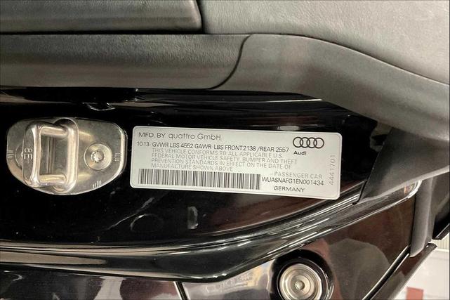 Photo of 2014 Panther Black Crystal Effect/Black Roof Audi R8