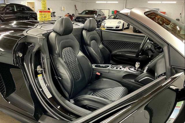 Photo of 2014 Panther Black Crystal Effect/Black Roof Audi R8