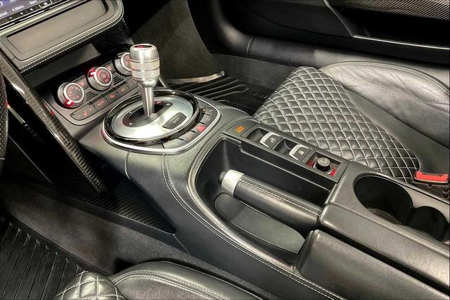 Photo of 2014 Panther Black Crystal Effect/Black Roof Audi R8