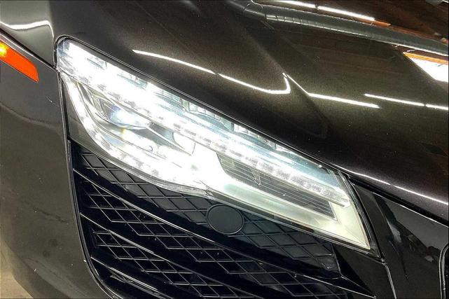 Photo of 2014 Panther Black Crystal Effect/Black Roof Audi R8