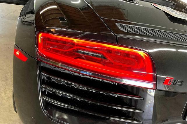 Photo of 2014 Panther Black Crystal Effect/Black Roof Audi R8