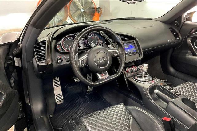 Photo of 2014 Panther Black Crystal Effect/Black Roof Audi R8