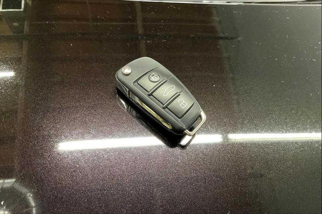 Photo of 2014 Panther Black Crystal Effect/Black Roof Audi R8