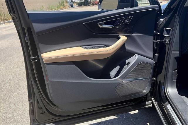 Photo of 2025 MYTHOS BLACK Audi Q7