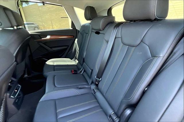 Photo of 2023 Mythos Black Metallic Audi Q5