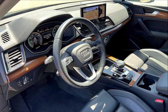 Photo of 2023 Mythos Black Metallic Audi Q5
