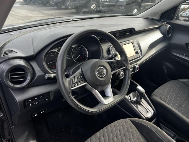 Photo of 2021 Super Black Nissan Kicks