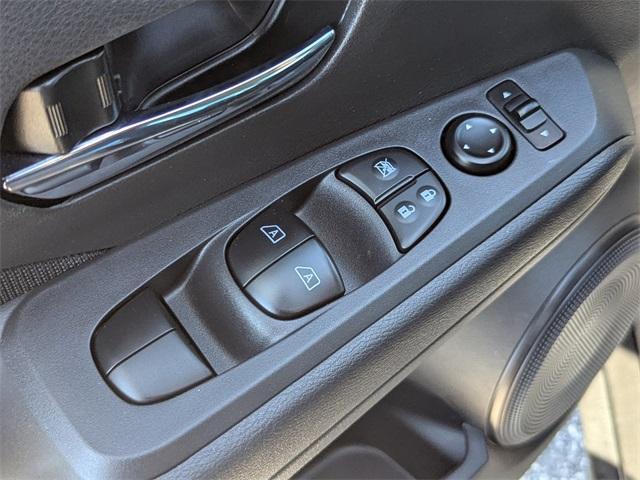 Photo of 2024 Gun Metallic Nissan Kicks
