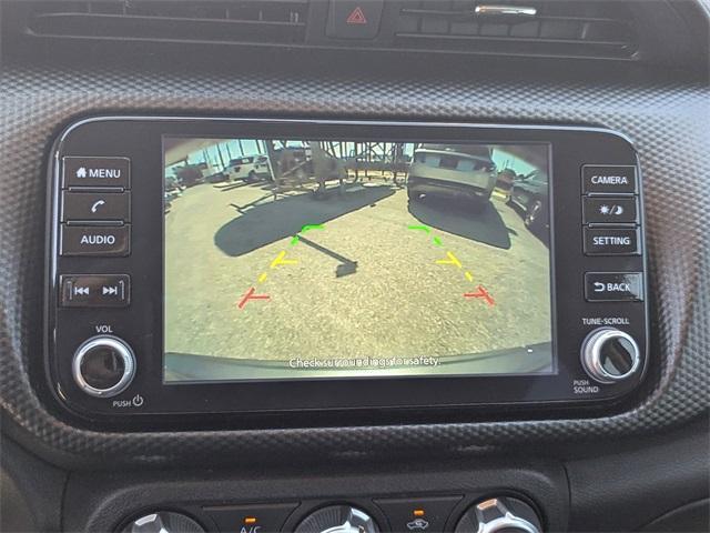 Photo of 2024 Gun Metallic Nissan Kicks