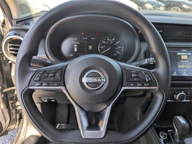 Photo of 2024 Gun Metallic Nissan Kicks