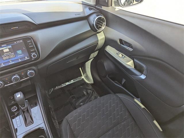 Photo of 2024 Gun Metallic Nissan Kicks