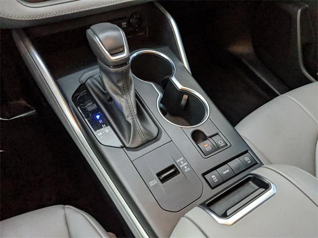 Photo of 2021 Moon Dust Toyota Highlander
