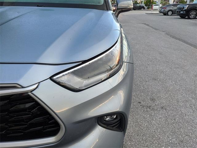 Photo of 2021 Moon Dust Toyota Highlander