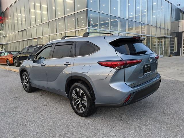 Photo of 2021 Moon Dust Toyota Highlander