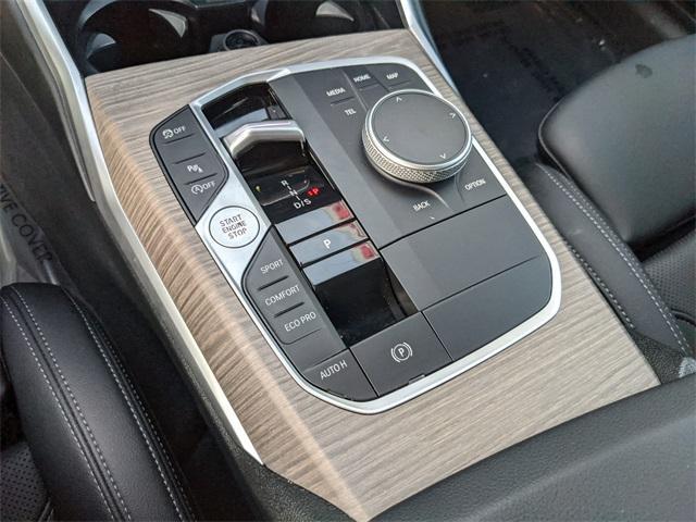 Photo of 2025 Alpine White BMW 330