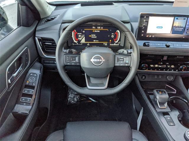 Photo of 2026 White / Black Nissan Rogue
