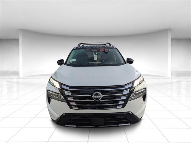 Photo of 2026 White / Black Nissan Rogue