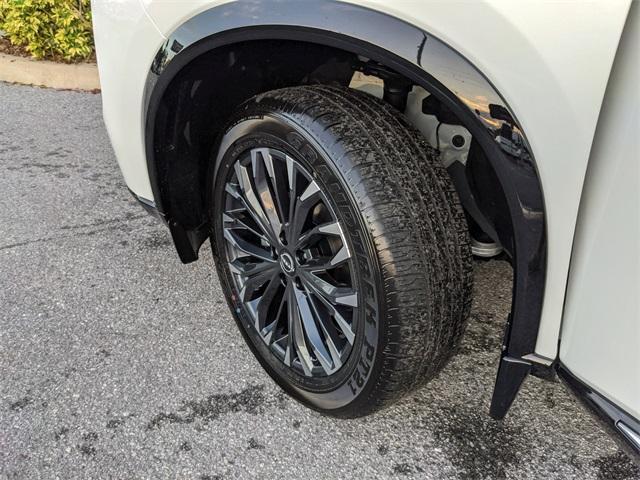 Photo of 2026 White / Black Nissan Rogue