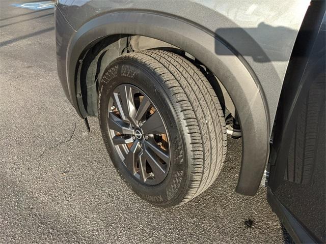 Photo of 2022 Gun Metallic Nissan Pathfinder