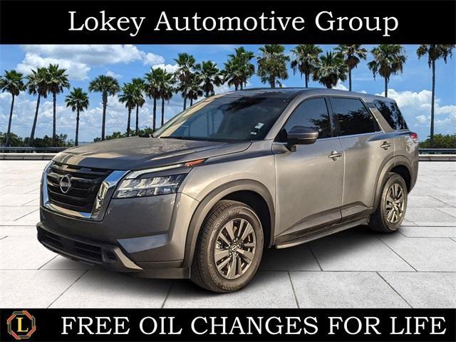 Photo of 2022 Gun Metallic Nissan Pathfinder