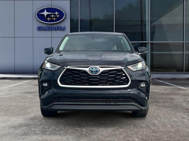 Photo of 2022 Midnight Black Metallic Toyota Highlander Hybrid