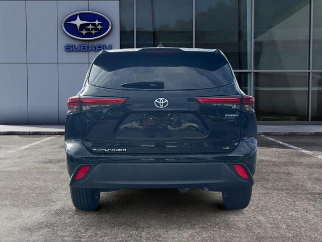 Photo of 2022 Midnight Black Metallic Toyota Highlander Hybrid