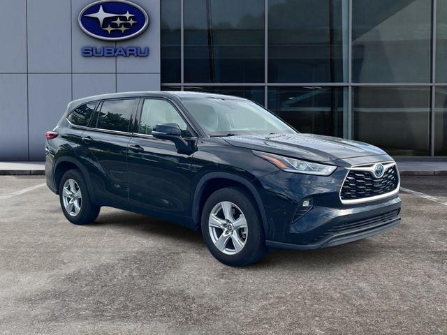 Photo of 2022 Midnight Black Metallic Toyota Highlander Hybrid