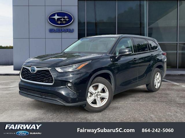 Photo of 2022 Midnight Black Metallic Toyota Highlander Hybrid