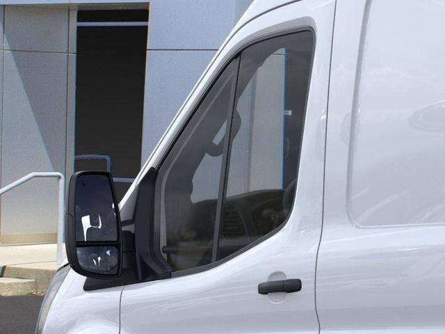 Photo of 2025 Oxford White Ford Transit-250