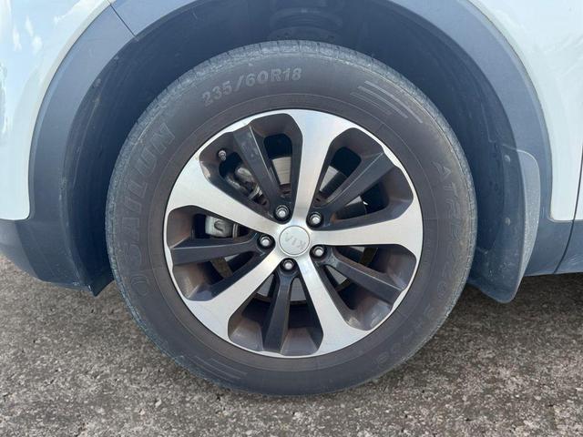 Photo of 2016 Snow White Pearl Kia Sorento