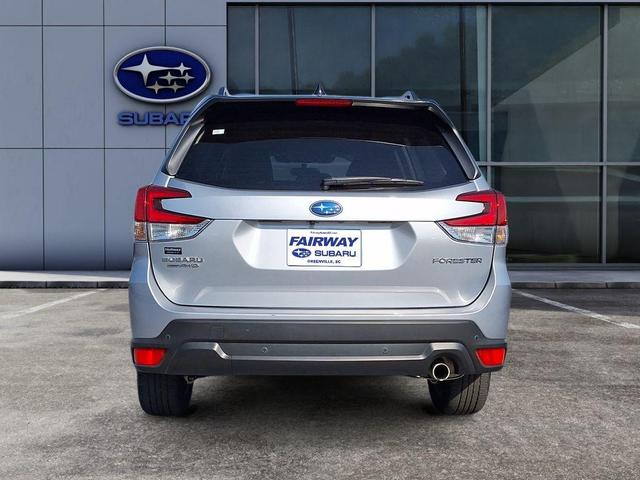 Photo of 2024 Ice Silver Metallic Subaru Forester