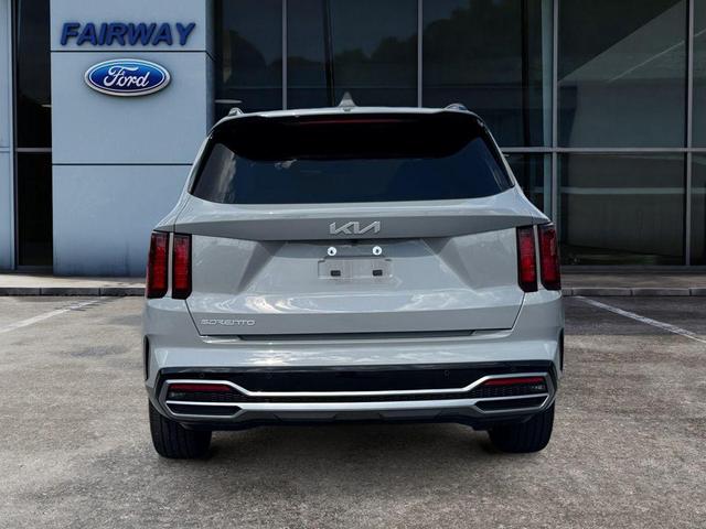 Photo of 2023 Wolf Gray Kia Sorento
