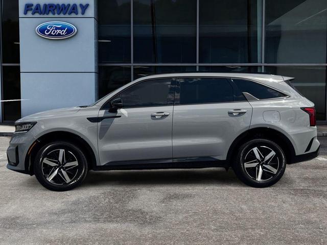 Photo of 2023 Wolf Gray Kia Sorento