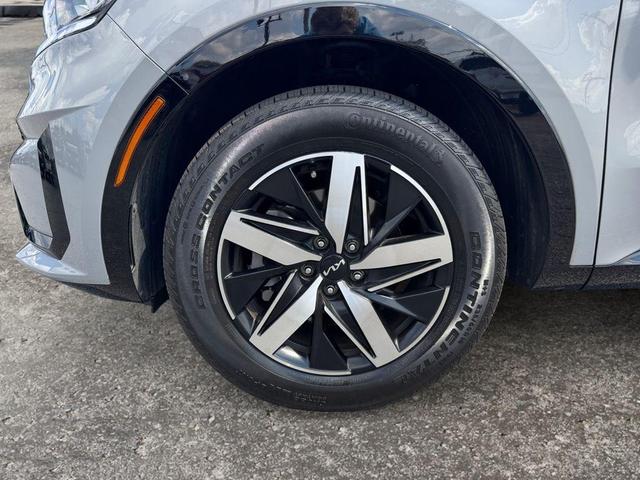 Photo of 2023 Wolf Gray Kia Sorento