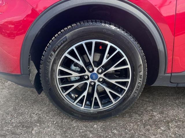 Photo of 2022 Rapid Red Metallic Tinted Clearcoat Ford Escape PHEV