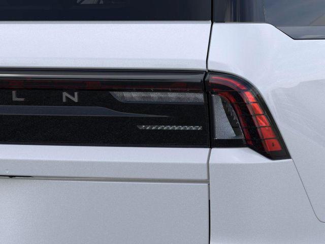 Photo of 2025 Pristine White Lincoln Navigator