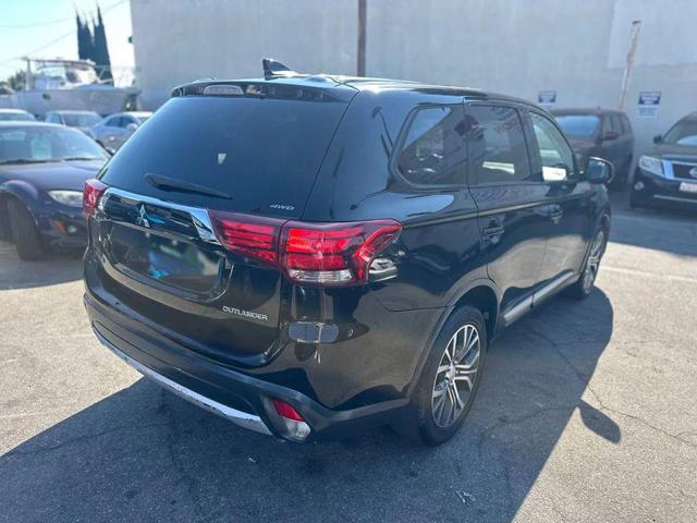 Photo of 2017 Labrador Black Pearl Mitsubishi Outlander