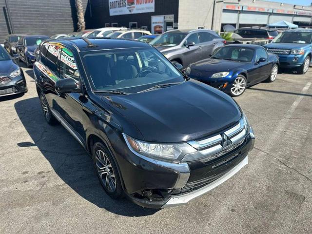Photo of 2017 Labrador Black Pearl Mitsubishi Outlander
