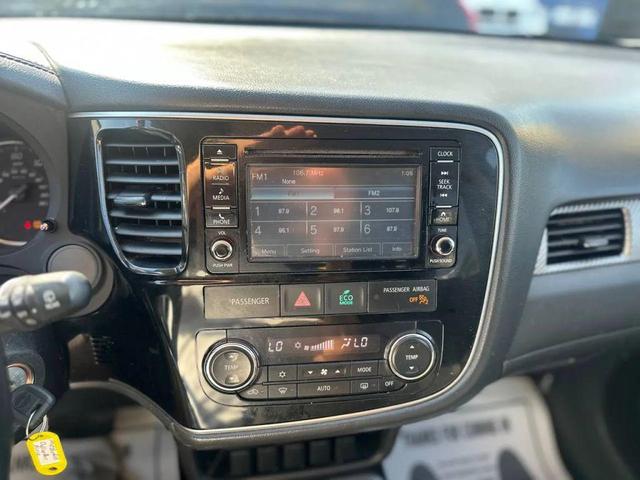 Photo of 2017 Labrador Black Pearl Mitsubishi Outlander