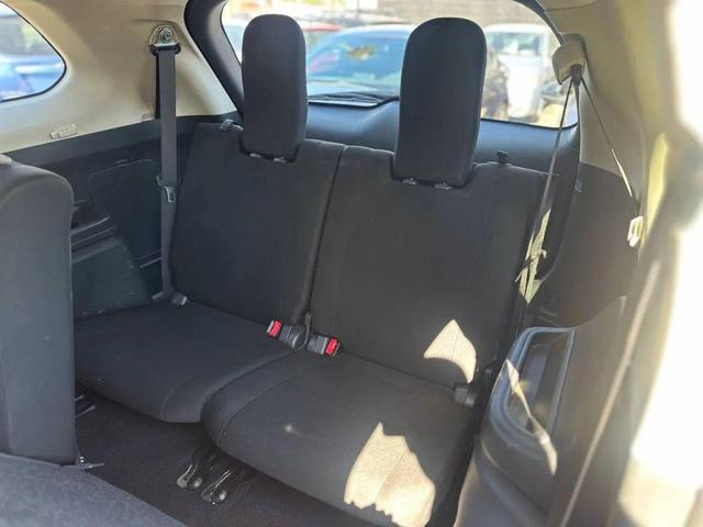 Photo of 2017 Labrador Black Pearl Mitsubishi Outlander