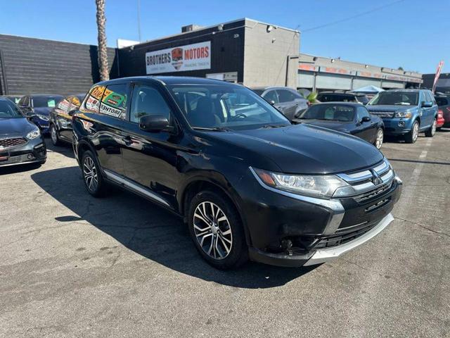 Photo of 2017 Labrador Black Pearl Mitsubishi Outlander