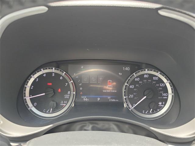 Photo of 2023 White Toyota Highlander