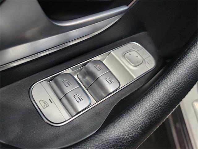 Photo of 2023 White Mercedes-Benz GLE 350