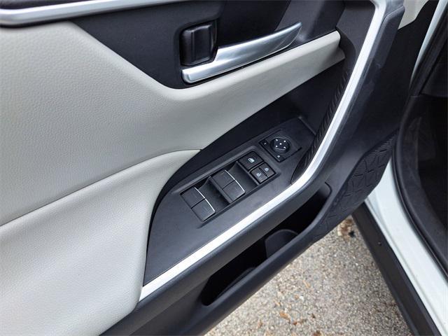 Photo of 2023 White Toyota RAV4
